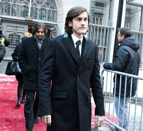 席琳·迪翁在丈夫葬礼上失声痛哭