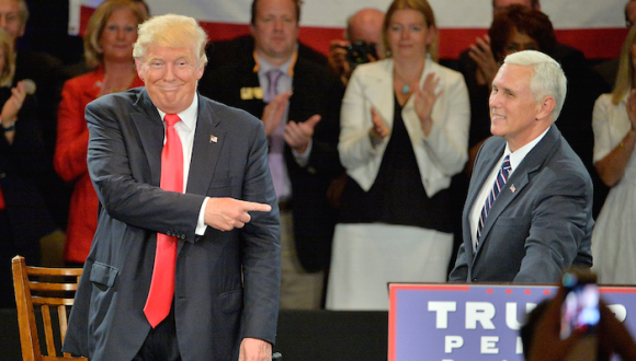 美国弗吉尼亚州罗诺克,共和党总统候选人特朗普与副总统候选人迈克