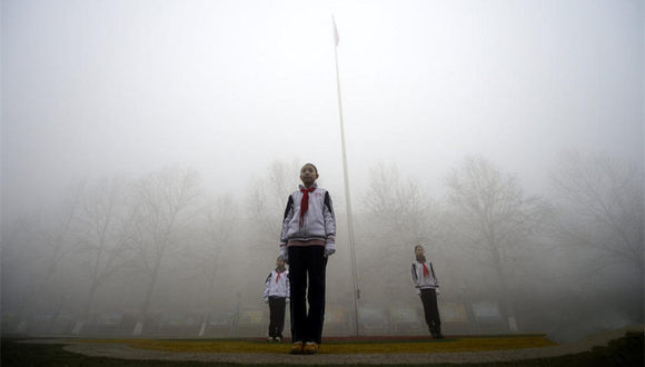 学生举报顶霾上课 校方称从缴话费处查到举报