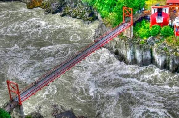 这条神奇的铁路带你穿越加拿大,除了美景还饱