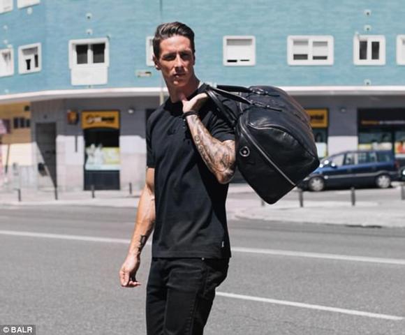 【体育明星日常】新人博尔特亮相实况足球 杜