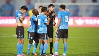 足协确认容大退赛当晚裁判遭十余人群殴 裁判