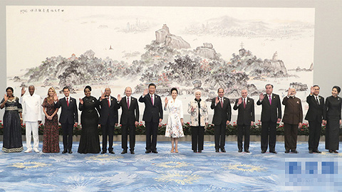 习近平和彭丽媛欢迎金砖国家等多国领导人及配偶、嘉宾