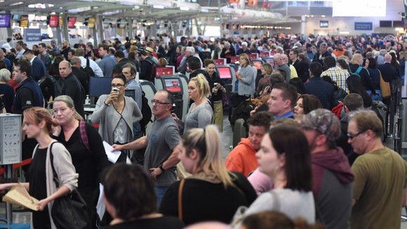 澳大利亚出现快闪乘机手续柜台 方便旅客托运