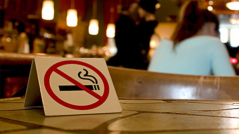 【两会声音】人大代表建议：领导干部带头在公共场所禁烟 应纳入干部年终考核