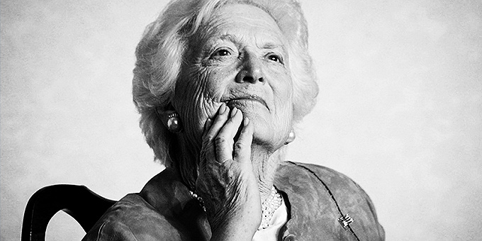 “珍珠老人”芭芭拉·布什的漫长一生