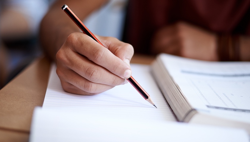 家长监督变家长代劳 家庭作业为何变家长作业