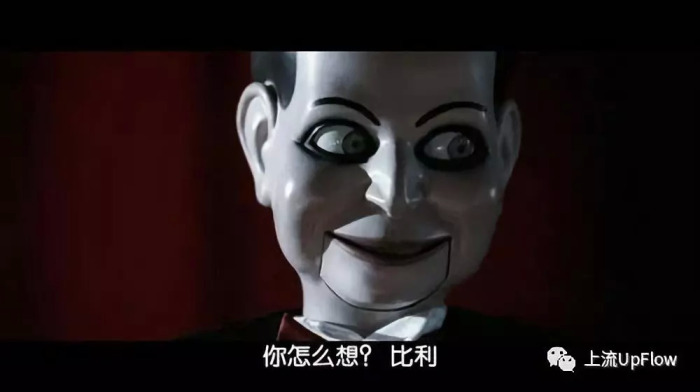 电影《死寂》中名叫比利的人偶而色彩艳丽的小丑面具在黑暗中也显得