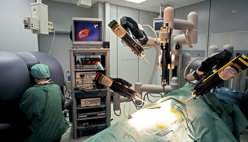 达芬奇手术机器人迈向国产化|界面新闻