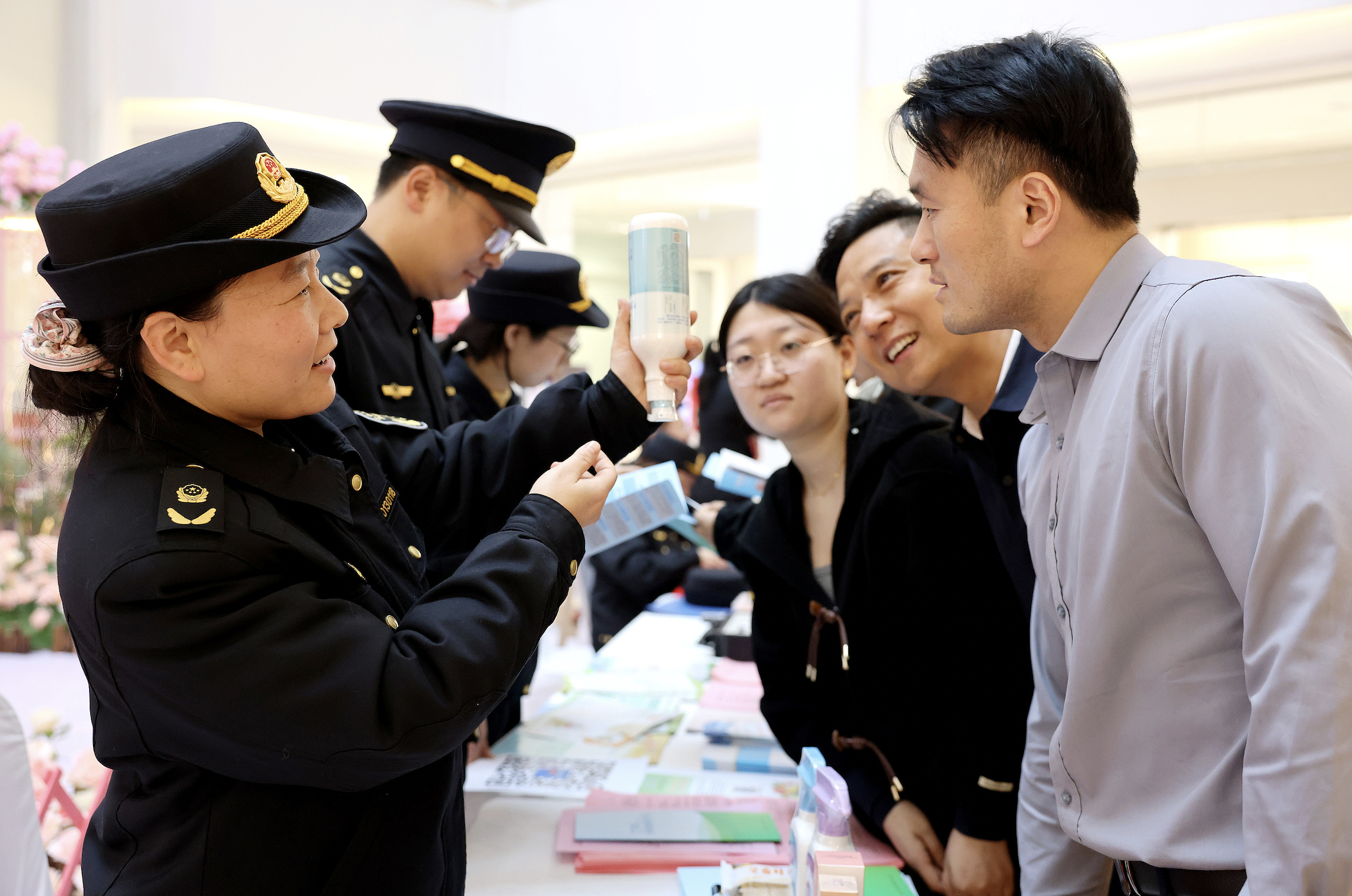 综合整治“内卷式”竞争、大力纠治不当市场干预行为，市场监管总局局长最新发声|界面新闻