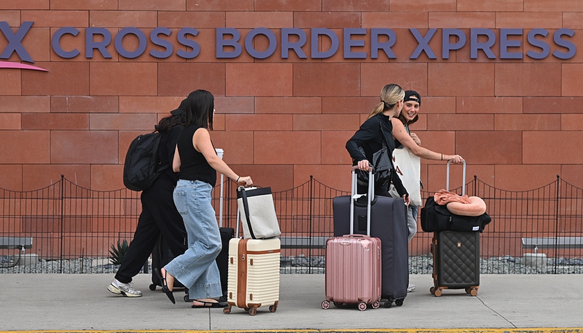 或禁止另外36国公民入境，美国正在考虑扩大旅行禁令