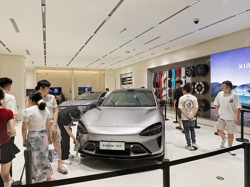 小米YU7三分钟大定破20万辆，黄牛代抢费高至万元