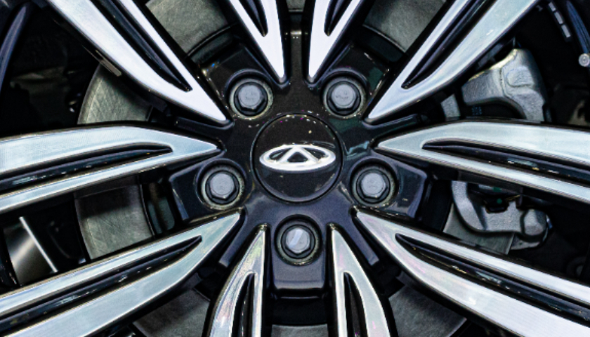 IPO雷达 | 泓毅股份六成营收依赖奇瑞,业绩高增长持续性存疑|界面新闻 · 证券