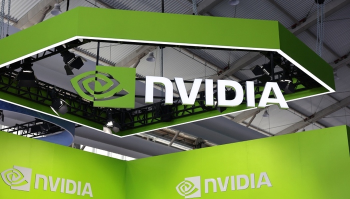 英伟达成史上首家超5万亿美元市值公司|界面新闻 · 科技