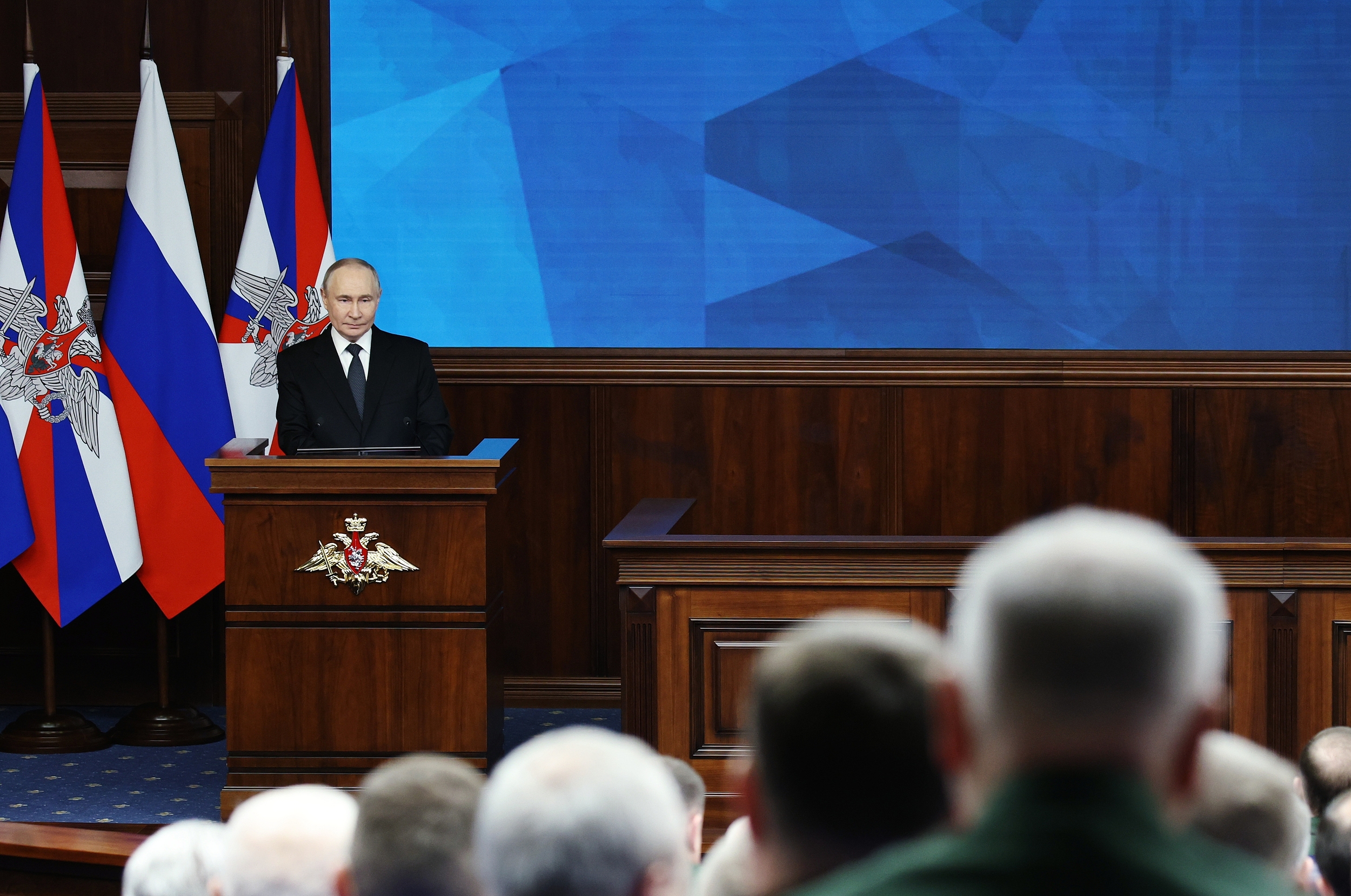 美国威胁进一步制裁后,普京仍坚持对乌东领土的主张