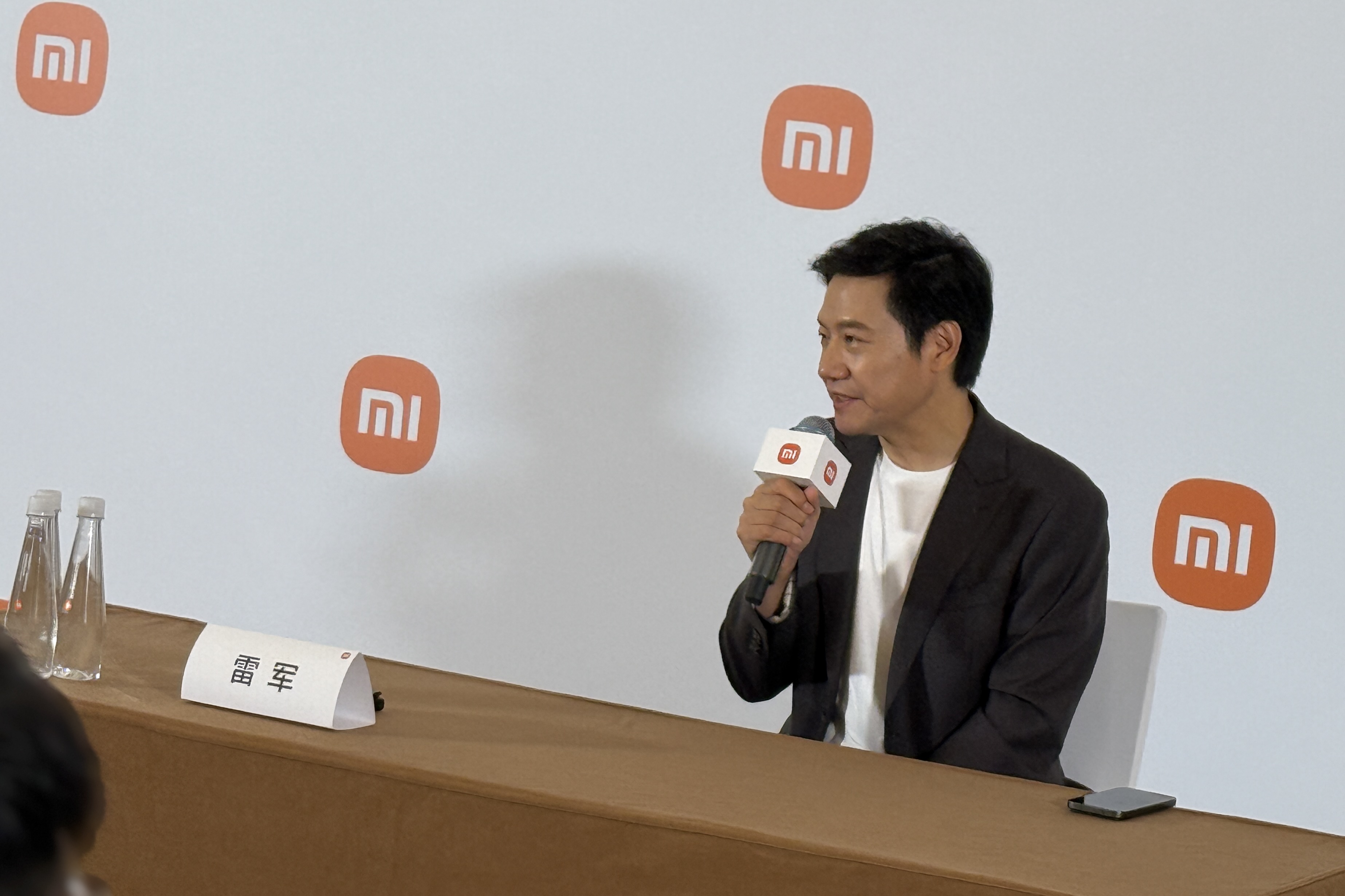 对话雷军：跟苹果的竞争会是一个漫长而痛苦的过程