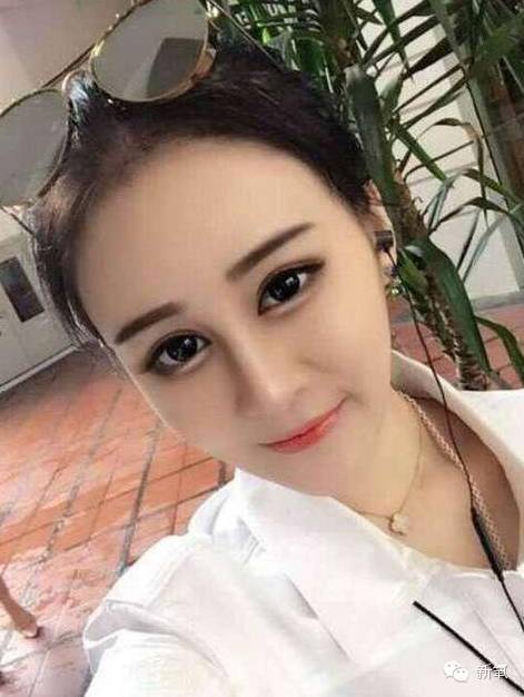 鞋拔子脸的赵本山,女儿整成了蛇精脸