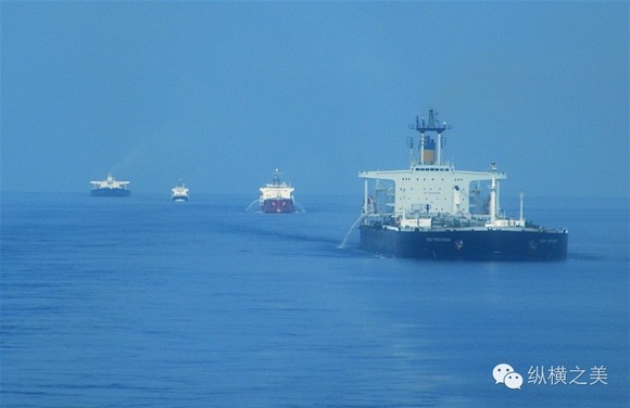 这是一个在亚丁湾亲历海盗的故事|界面新闻JM