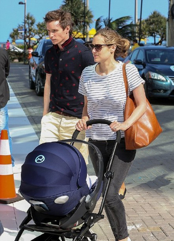 小雀斑和妻子奥运观众席上秀恩爱 虐狗停不下来