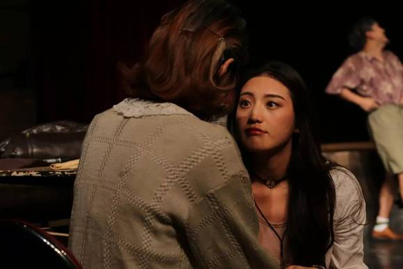 《燃烧的疯人院》:从此不赧作疯人