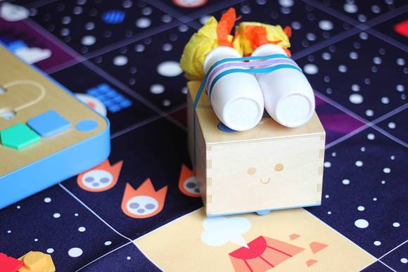 你3岁时在做什么,外国孩子已经学会编程了