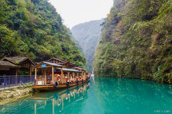 大峡谷玻璃桥 玻璃桥在张家界大峡谷风景区栗树垭和吴王坡区域内