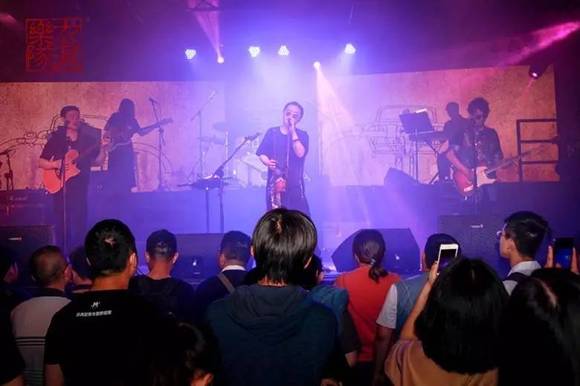 专访衣湿乐队:去看了一场演出,朋友天天喊着要