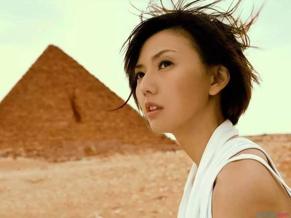 孙燕姿2007年《逆光》专辑封面