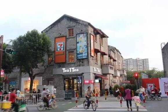 改造片区内具有岭南民居风格的历史建筑,使商业开发与历史传承相得