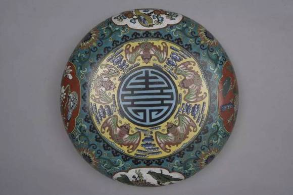 掐丝珐琅五福捧寿圆盒(故宫藏)