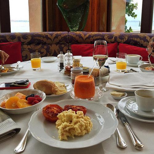 没有谋杀案的东方快车,有的是米其林美食、贵