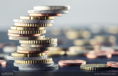 十年数据告诉你,按业绩排名买基金靠谱吗?|界面