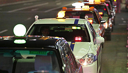 看到日本出租车排队的视频，我没能控制住惊呆的表情