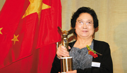 和许多名人一样，“屠呦呦”商标早就被恶意抢注了