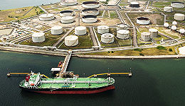 中国原油进口旺盛 超级油轮排队进入青岛港