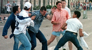 英格兰足球流氓黑历史：1998年，他们在马赛制造骚乱