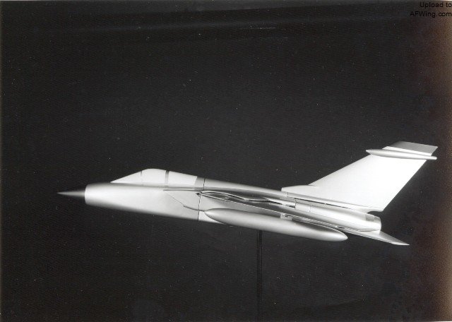 最终,三方都接受的双座双发设计,至此“狂风”战斗机的气动外形基本形成