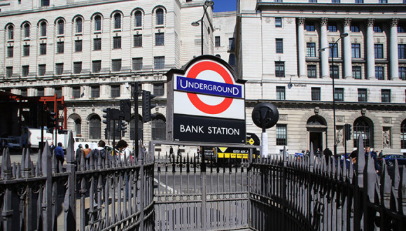伦敦地铁"银行"站入口.图片来源:视觉中国