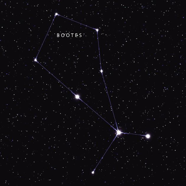 这颗白矮星位于牧夫座，其大气层中富含碳和氮，甚至有水的成分。