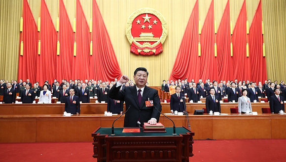 习近平当选国家主席、中央军委主席并进行宪法宣誓