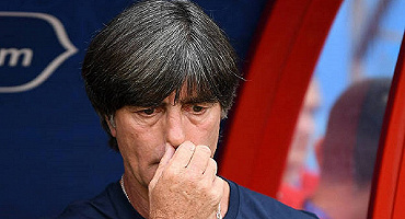 卫冕冠军出局背后：慌张的勒夫和变革中的德国足球