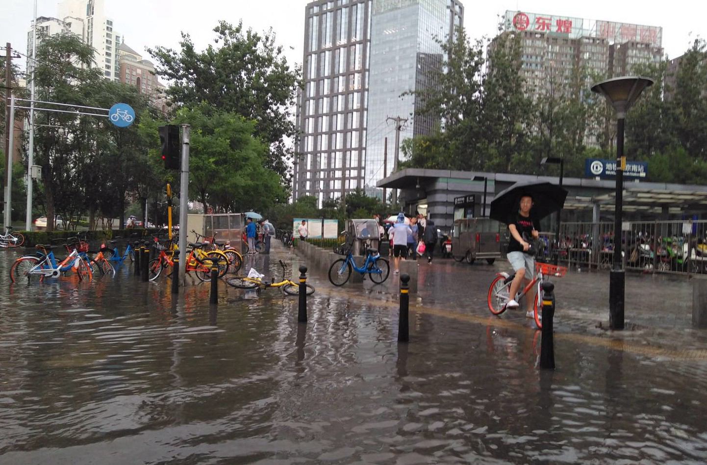 京津冀暴雨增至逾20人死亡 30多人失蹤 - RTHK