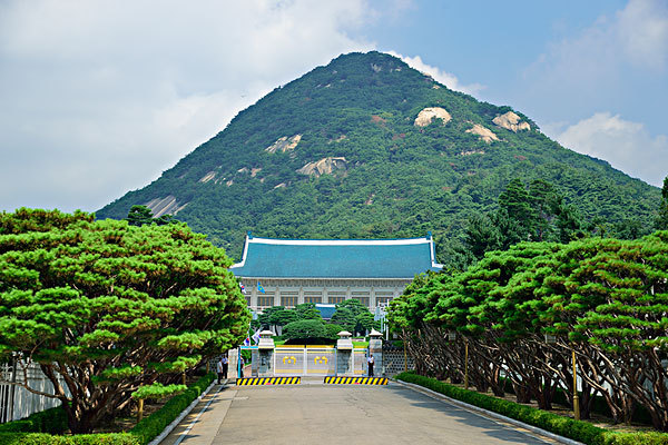 【天下奇聞】文在寅或因風水問題欲搬出青瓦臺 麥當勞推巨無霸50週年