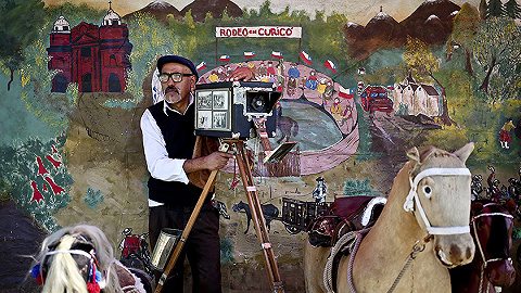 智利最后一位木盒摄影师讲述“乡愁”