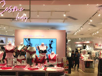 维秘原CEO设计的都市丽人新店开业，她能让这个品牌变时尚吗？