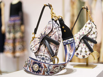 【是日美好事物】阿迪达斯与永久自行车合作打怀旧牌，Dior 2019春夏系列时尚里有艺术