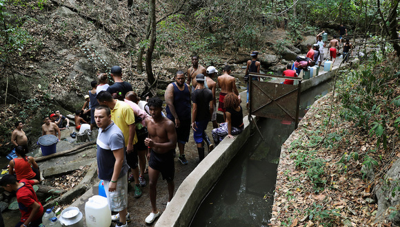 委内瑞拉电力仍未恢复:学校继续停课,民众下班