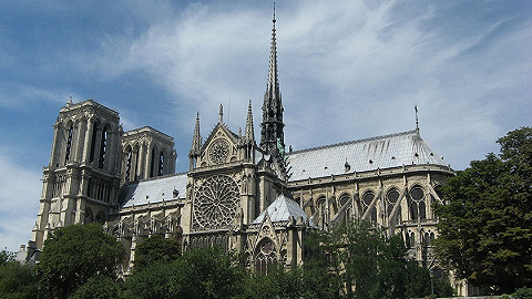 从中世纪到二战：见证法国历史的巴黎圣母院