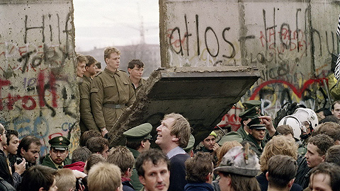 【深度】柏林墙倒塌三十年后，民粹主义为何在铁幕东边崛起？