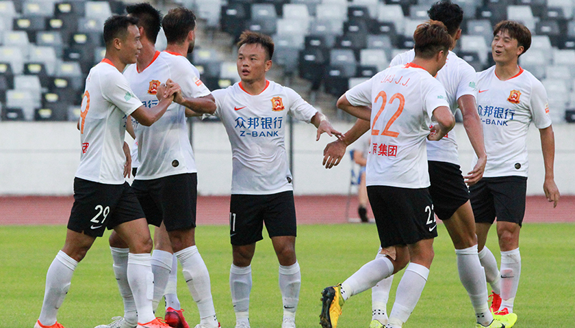 2020年7月5日，广东深圳，2020足球热身赛，深圳佳兆业1-2武汉卓尔。